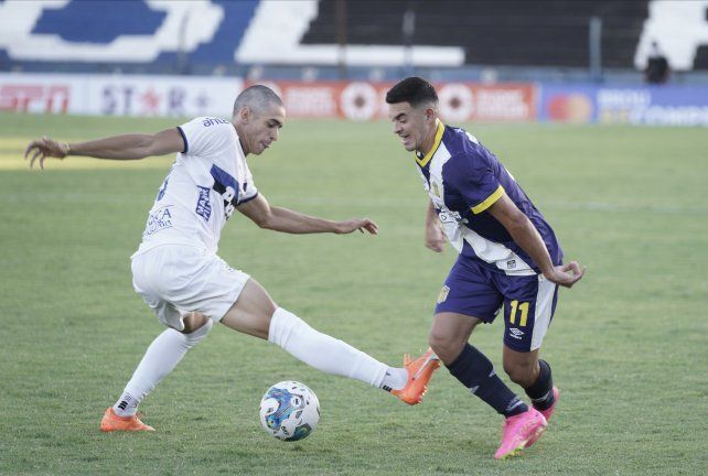 Lovera pide pista para salir esta noche en la foto principal de Central ante Colo Colo.