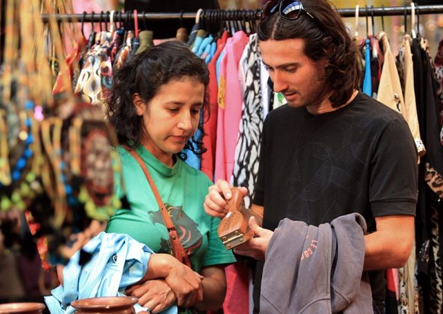 La Feria Artesanal del Mundo y Comunidades Indígenas se luce en la Belgrano