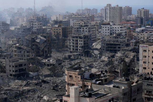 Bombardeos devastadores de Israel a Gaza con cortes totales de luz y agua