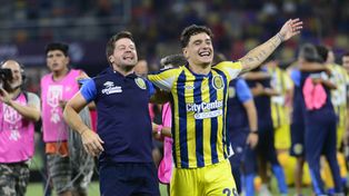 Luca Martínez Dupuy celebró con alma y vida el título conseguido por Central ante Platense.