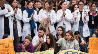 Elisa Carrió respaldó la protesta de los residentes del hospital Garrahan y calificó al conflicto como un “escándalo moral”