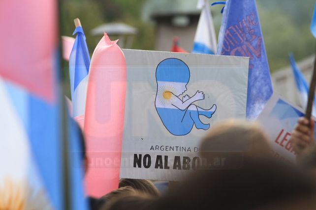A tres días del debate en Diputados por la Ley del Aborto legal, Paraná marchó por las dos vidas