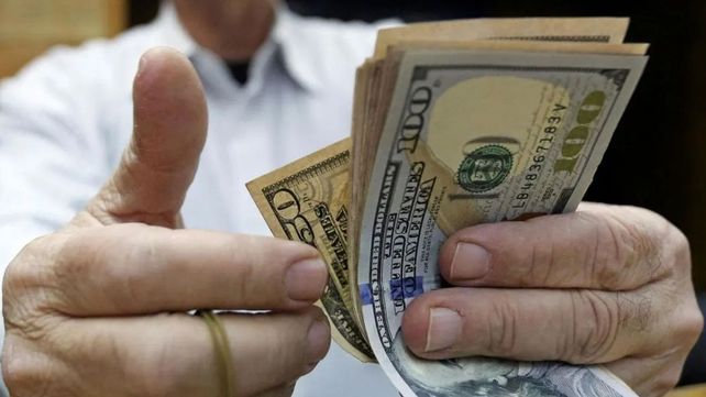 El dólar blue llegó hoy a los 120 pesos