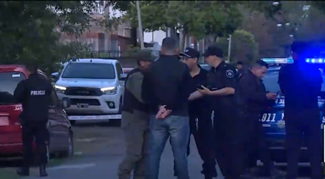 Acribillaron a tiros a un hombre mientras le arreglaba la bicicleta a su novia en Empalme Graneros