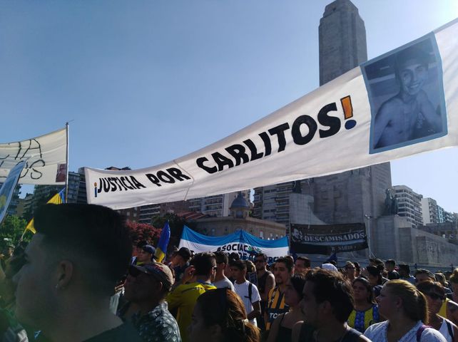 Una multitud reclamó que se esclarezca la muerte de Carlos Orellano