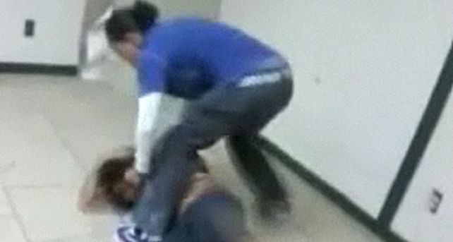 Una maestra le dio una paliza a un adolescente en Texas