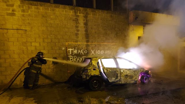 Una madrugada movida para los bomberos: tres incendios en distintas zonas de Rosario