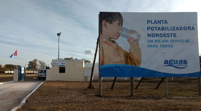 Comienza a distribuirse agua potable en barrio Los Troncos