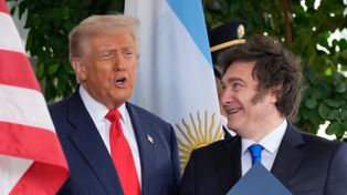 Afirman que Trump impulsa la dolarización global y ve a Argentina como candidato
