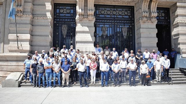 Los intendentes y presidentes comunales de la oposición reclaman 2.500 millones a la provincia