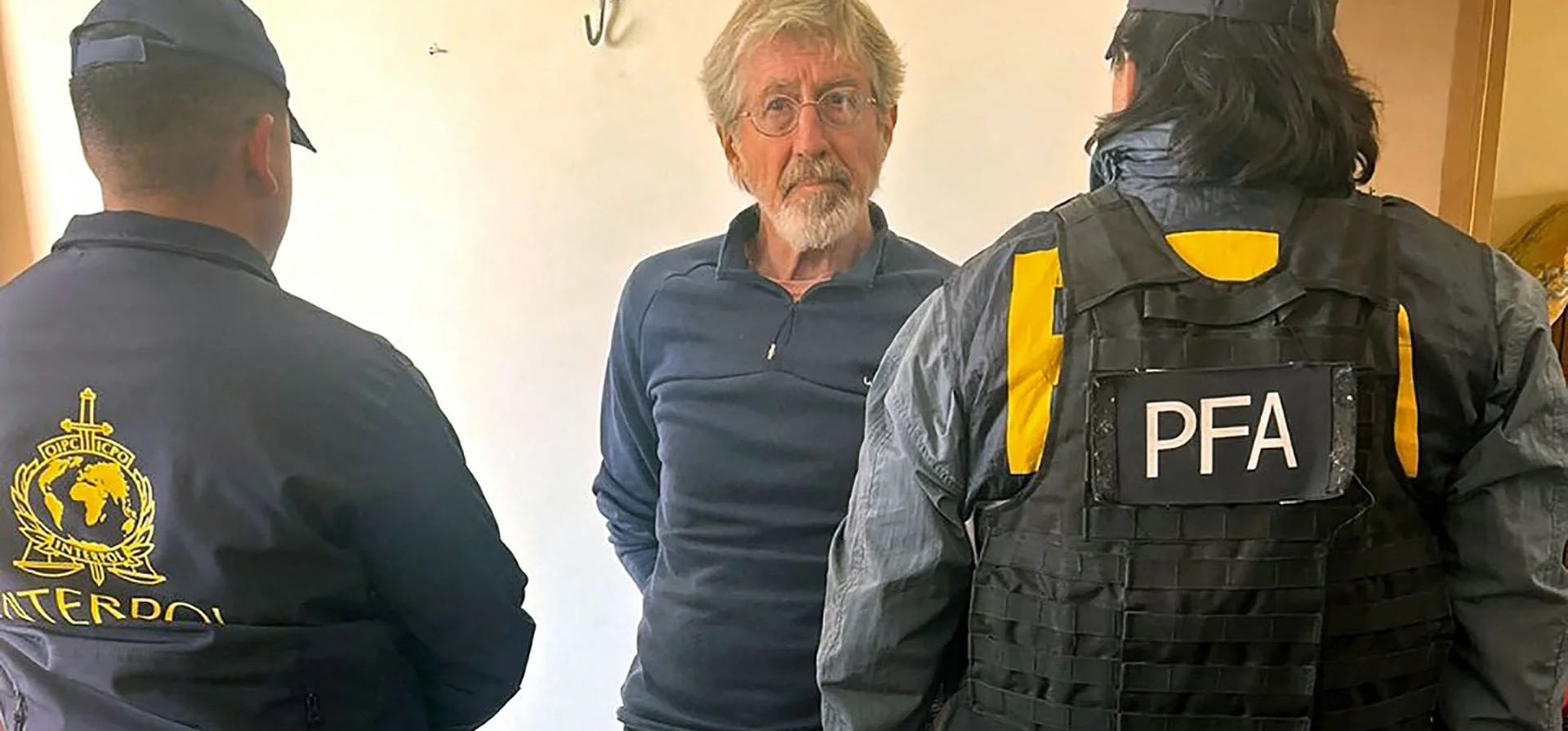Leonardo Bertulazzi, ex miembro del grupo armado marxista-leninista italiano Brigadas Rojas, es arrestado por agentes de la policía federal en Buenos Aires, Argentina. Fotografía: Ministerio de Seguridad de Argentina/AFP/Getty Images Leonardo Bertulazzi, ex miembro del grupo armado marxista-leninista italiano Brigadas Rojas, es arrestado por agentes de la policía federal en Buenos Aires, Argentina. Fotografía: Ministerio de Seguridad de Argentina/AFP/Getty Images