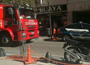 Hallaron el cadáver de un hombre en descomposición junto a un fajo de dólares falsos