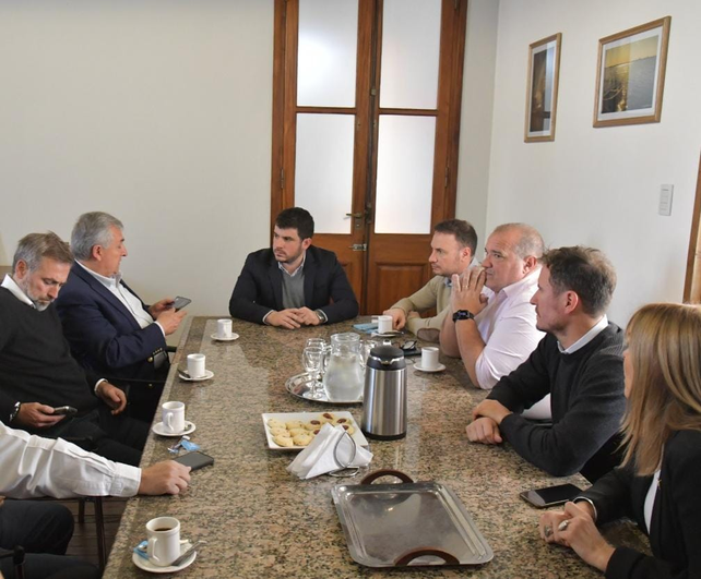 Morales se reunió con líderes radicales de su Santa Fe en la oficina del alcalde Leonel Chiarella en Venado Tuerto.