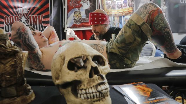 Barbas, bigotes y tatuajes en la convención internacional de Bucarest