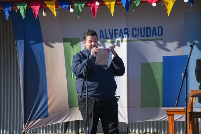 Alvear vivió su primera Feria del Libro en el Centro de Expresiones con la presencia del escritor Lucas Botta