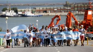 Un buque argentino y otro británico buscan al submarino