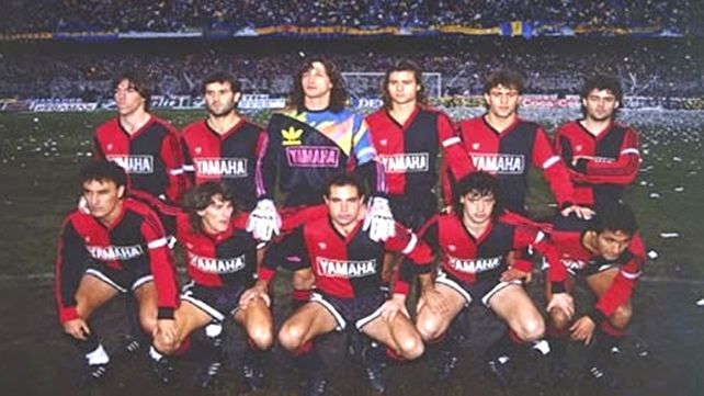 El equipo de Newells que se consagró campeón 90/91 en La Bombonera.