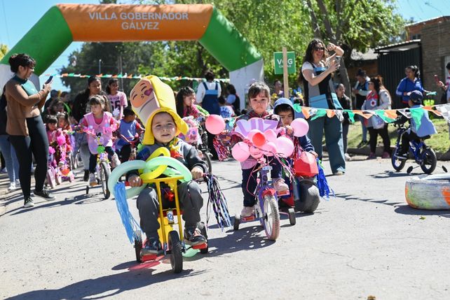 Villa Gobernador Gálvez: Más de 1.400 niños fueron parte de las jornadas Infancias sobre ruedas