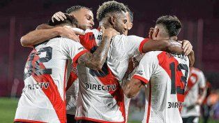 River, con un rendimiento irregular, recibe a Vélez.