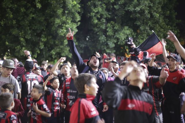 Una multitud llega al Grella para acompañar a Patronato en la gran final