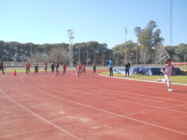 La provincia invertirá más de 3 millones de pesos para renovar la pista del estadio municipal