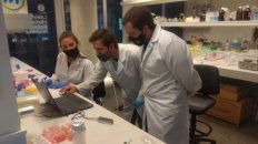 Los investigadores locales en plena tarea de secuenciación genética del virus. Los investigadores locales en plena tarea de secuenciación genética del virus.