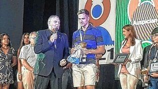 El basquetbolista de Unión, Jordi Godoy, se quedó con el premio al mejor deportista de Santo Tomé el año pasado.