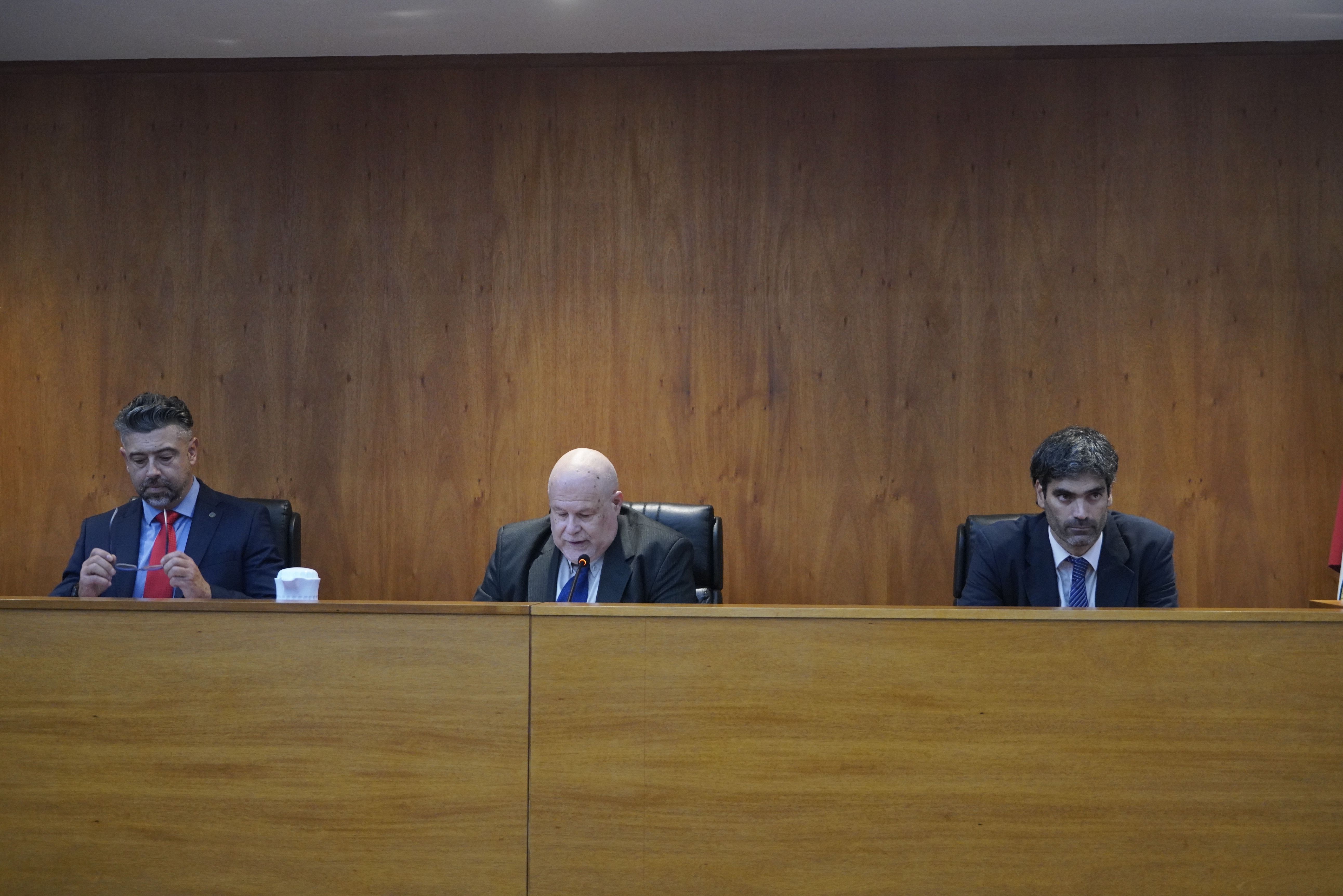 Aldo Bilbao Banítez, José Luis Suárez y Mariano Aliau, los jueces del tribunal.