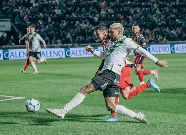 Banfield y Barracas Central jugaron este lunes.