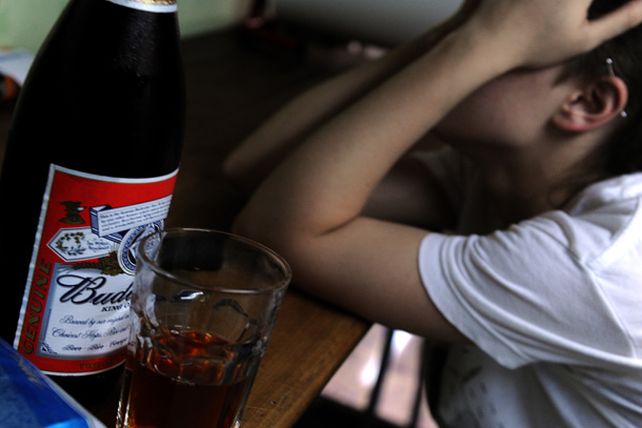Una encuesta revela que aumentó la ingesta de alcohol y drogas entre los adolescentes