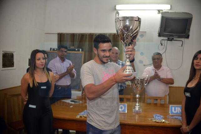 En la sede de la LPF se entregaron las copas a los campeones