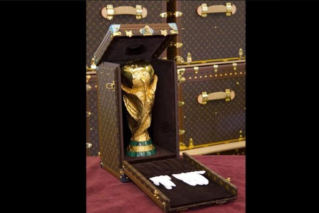La Copa llegará en una exclusiva y costosa valija y la entregará una top model
