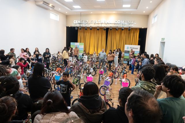 Más de 150 nadadores participaron de los tradicionales 60 de posta americana en Timbúes