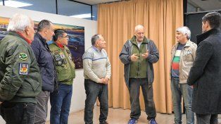 Veteranos de Malvinas visitaron el Túnel Subfluvial y donaron una bandera en homenaje a los 649 héroes