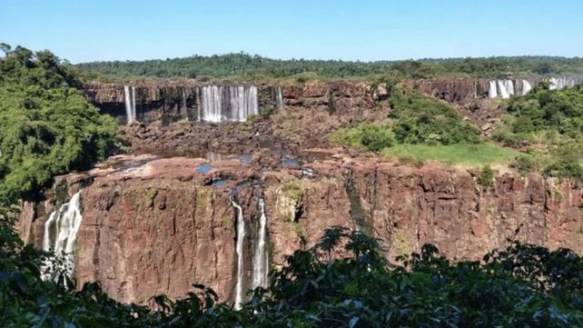 Impactantes imágenes de las Cataratas del Iguazú casi secas