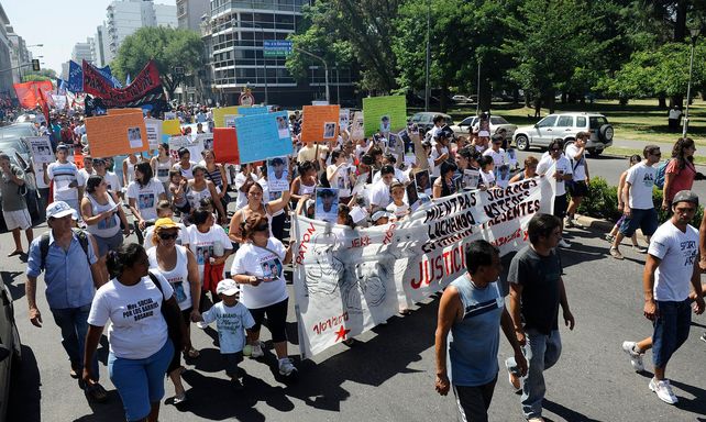 Primera marcha reclamando justicia por el Triple Crimen de Villa Moreno. Fue el 5 de enero de 2012.