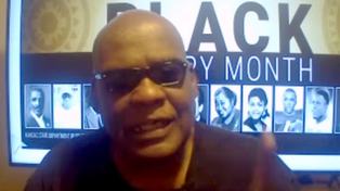 Frank James en uno de sus bizarros y violentos videos colgados en You Tube.