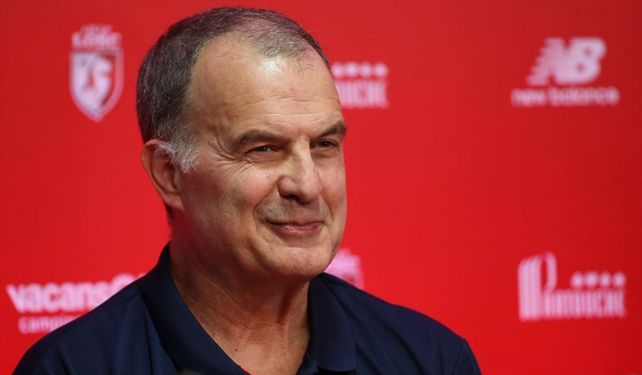 El video del Loco Bielsa cantándole un tango a sus jugadores estalló en las redes sociales