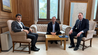 Adorni y Santilli abrieron el viernes otra ronda de diálogo con gobernadores. Primero recibieron al chubutense Ignacio Torres (foto) y luego al catamarqueño Raúl Jalil.