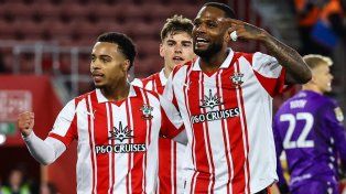 Expulsaron a Southampton de los playoffs para ascender a la Premier League por filmar prácticas rivales