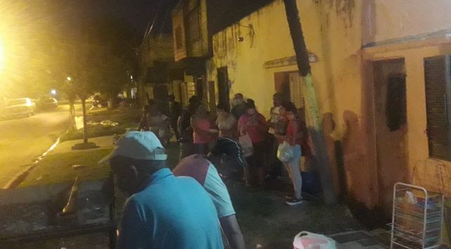 Corazón de Tablada, un comedor que alimenta a 200 personas con una historia de trabajo y sacrificio