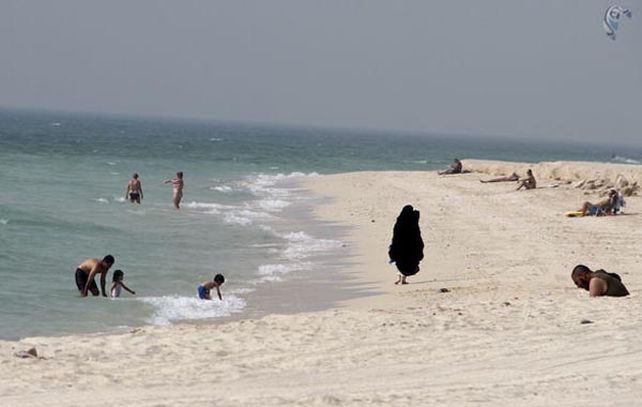 La joven de 20 años murió durante un día de playa en Dubai.