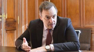 Manuel Adorni gastó $14 millones en muebles para su departamento en Caballito