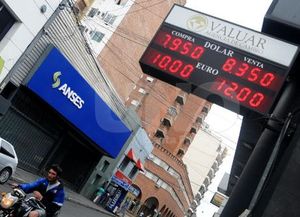 Luego del anuncio el dólar oficial cotiza a $8,35 y el blue $11.70