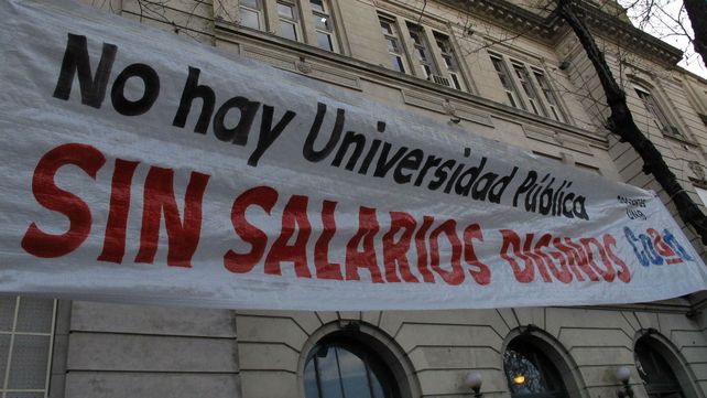 Coad define si acepta o no la oferta salarial del gobierno