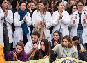 Elisa Carrió apuntó contra Luis Caputo por la crisis en el Hospital Garrahan