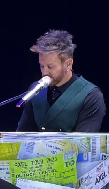 Axel protagonizó una noche mágica en el Teatro 3 de Febrero de Paraná