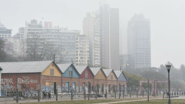 &nbsp;El humo que llega de los incendios en las islas dejará este lunes otra jornada insoportable.