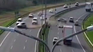 Lo chocó un conductor borracho, cruzó de carril con la moto y murió atropellado