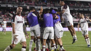 Lanús ganó de visitante en La Plata.